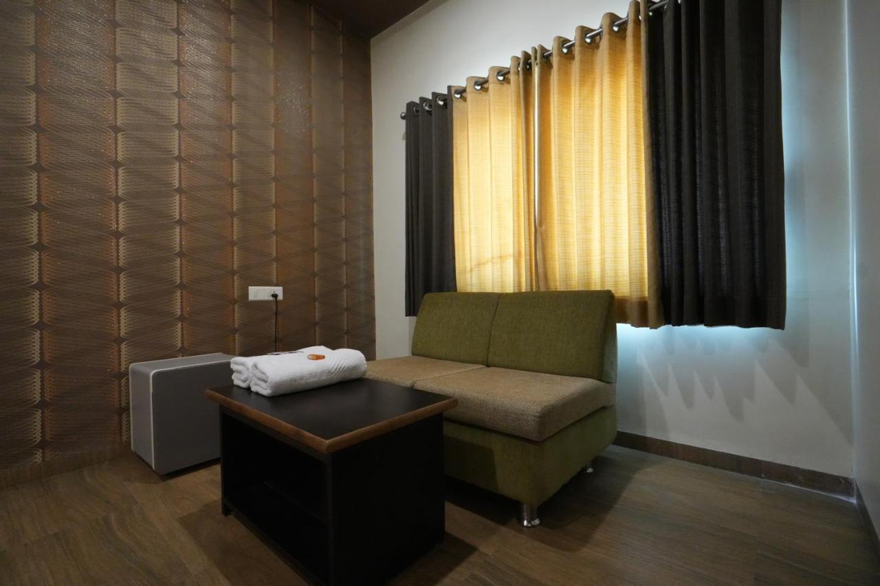 Hotel Ravi Residency Nadiād Eksteriør bilde